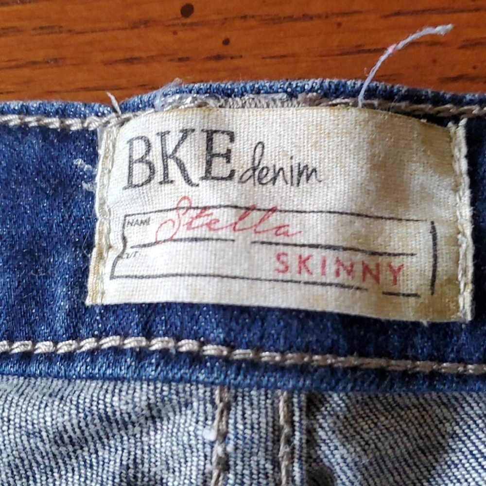 Very nice pair of Buckle skinny jeans size 27R
